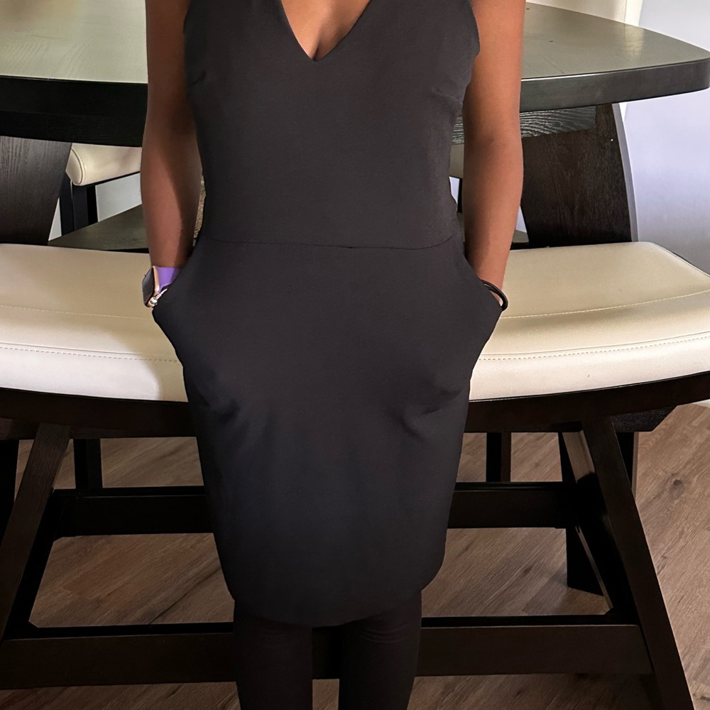 This is your simple little black dress with “POCKETS”
